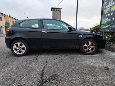 Usata Alfa Romeo 147 Progression 105 CV (77 kW) 2006 Nero Utilitaria