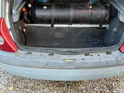 Usata Renault Clio 58 CV (42 kW) 2001 Grigio Berlina