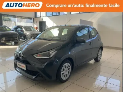 Usado Toyota Aygo Cool 72 HP (52 kW) 2019 Preto Citadino
