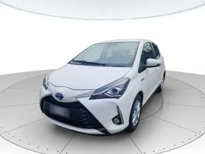 Usata Toyota Yaris Hybrid Active 73 CV (53 kW) 2018 Bianco Utilitaria