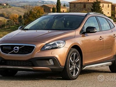 Usata Volvo V40 Summum 116 CV (85 kW) 2015 Arancione SUV