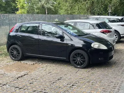 Usata Fiat Grande Punto Dynamic 77 CV (56 kW) 2009 Nero Utilitaria