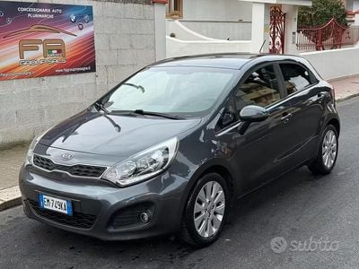 Usata Kia Rio EX 90 CV (66 kW) 2012 Grigio Berlina