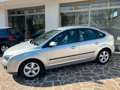 Usata Ford Focus 115 CV (84 kW) 2005 Grigio Berlina