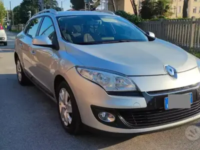 Usata Renault Mégane GrandTour 110 CV (80 kW) 2013 Grigio Station wagon