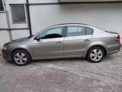 Usata VW Passat 105 CV (77 kW) 2012 Grigio Berlina