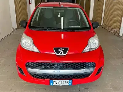 Usata Peugeot 107 68 CV (50 kW) 2009 Utilitaria