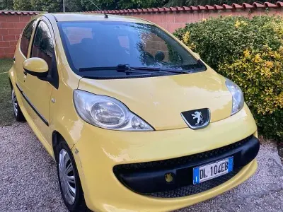 Usata Peugeot 107 68 CV (50 kW) 2007 Giallo Utilitaria