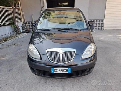 Usata Lancia Musa 101 CV (74 kW) 2005 Grigio Monovolume