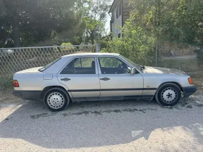 Usata Mercedes 200 109 CV (80 kW) 1989 Berlina