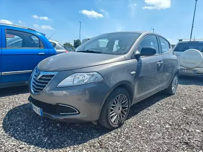 Usata Lancia Ypsilon Gold 69 CV (50 kW) 2014 Grigio Utilitaria