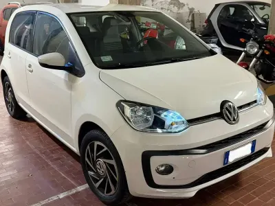 Begagnad VW up! Highline 68 HK (50 kW) 2019 Vit Halvkombi
