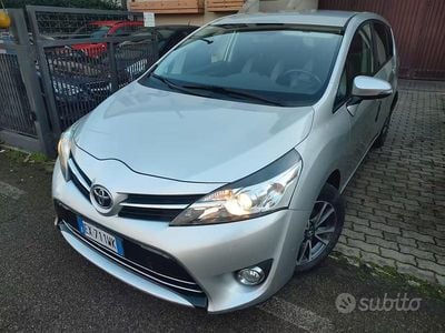 Usata Toyota Verso 112 CV (82 kW) 2015 Grigio Monovolume