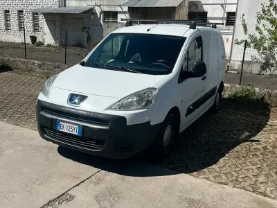 Usata Peugeot Partner 75 CV (55 kW) 2012 Bianco Monovolume