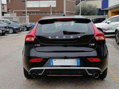 Occasion Volvo V40 R-Design Momentum 122 ch (89 kW) 2017 Berline