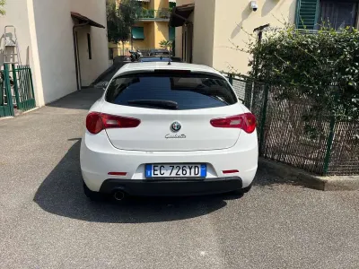 Usata Alfa Romeo Giulietta Progression 105 CV (77 kW) 2010 Bianco Utilitaria