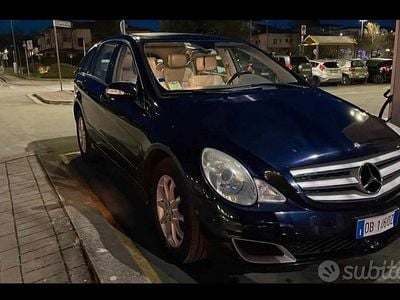Usata Mercedes R320 224 CV (164 kW) 2006 Blu Monovolume