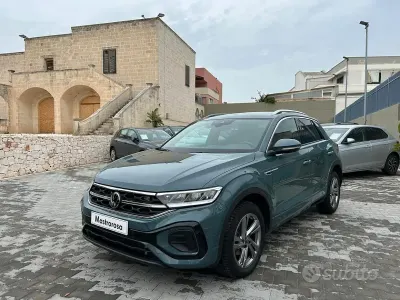 Usata VW T-Roc R-line 150 CV (110 kW) 2024 Petrol blue SUV