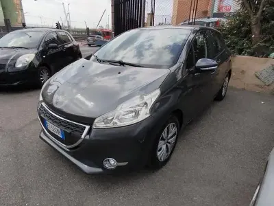 Usata Peugeot 208 Allure 68 CV (50 kW) 2014 Grigio Utilitaria