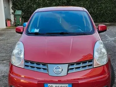 Usata Nissan Note 88 CV (64 kW) 2008 Rosso Utilitaria