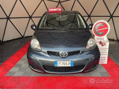 Brugt Toyota Aygo X-play 69 HK (50 kW) 2011 Grå Hatchback