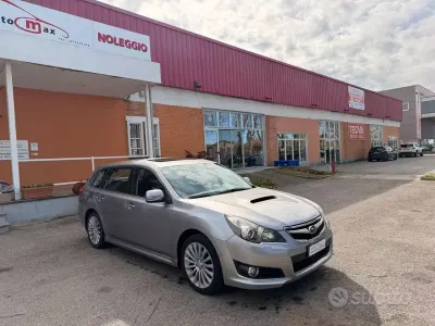 Usata Subaru Legacy Trend 150 CV (110 kW) 2010 Grigio Station wagon