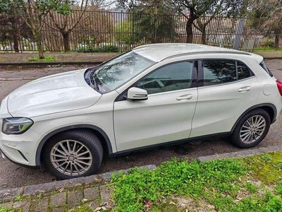 Usata Mercedes GLA180 Business 109 CV (80 kW) 2016 Bianco SUV