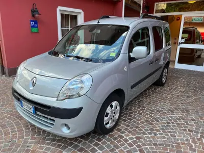 Usata Renault Kangoo 105 CV (77 kW) 2010 Grigio Monovolume
