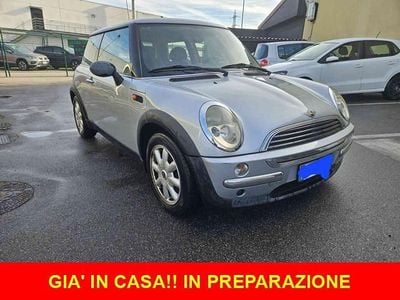 Usata Mini ONE 90 CV (66 kW) 2002 Argento Utilitaria