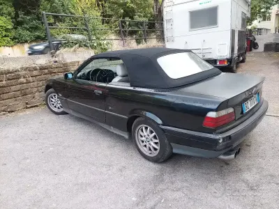 Usata BMW 318 Cabriolet 115 CV (84 kW) 1996 Nero Cabrio