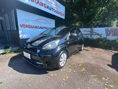Begagnad Toyota Aygo Connect Style 68 HK (50 kW) 2013 Svart Halvkombi