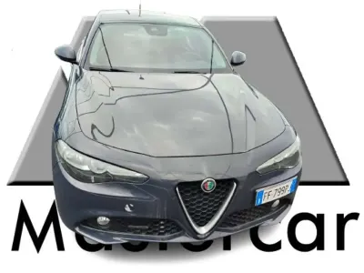 Usata Alfa Romeo Giulia Super 150 CV (110 kW) 2016 Grigio Berlina