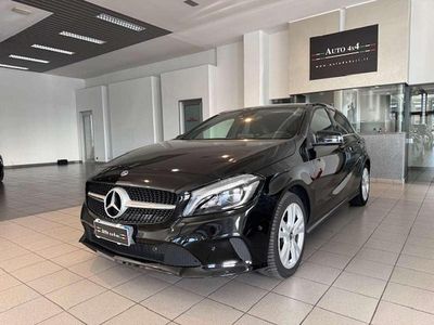 Usata Mercedes A180 109 CV (80 kW) 2017 Nero vulcano met Berlina
