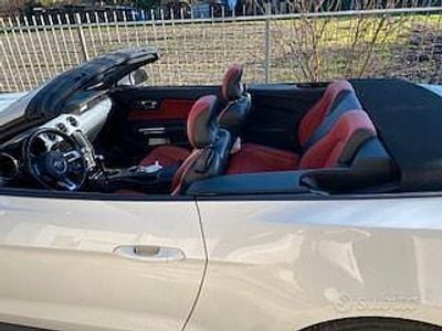 Usata Ford Mustang 317 CV (233 kW) 2017 Bianco Cabrio