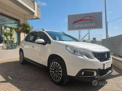 Usata Peugeot 2008 Active 99 CV (72 kW) 2016 Bianco SUV
