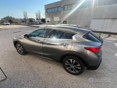 Usata Infiniti QX30 170 CV (125 kW) 2016 Grigio Station wagon