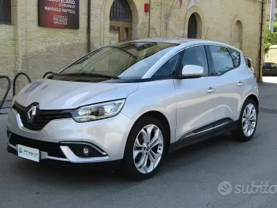 Usata Renault Scénic 120 CV (88 kW) 2021 Grigio Monovolume