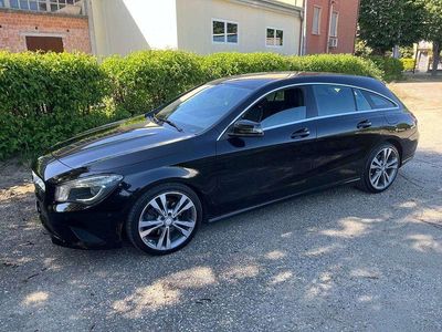Begagnad Mercedes CLA220 Shooting Brake 177 HK (130 kW) 2015 Svart Kombi