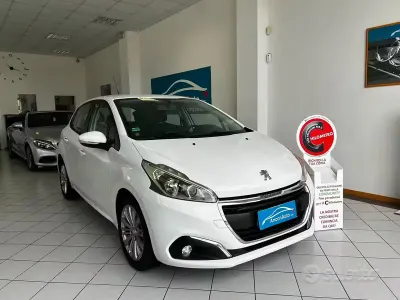 Usata Peugeot 208 82 CV (60 kW) 2017 Bianco Utilitaria