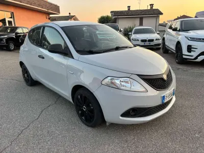 Usata Lancia Ypsilon Gold 69 CV (50 kW) 2018 Bianco Utilitaria