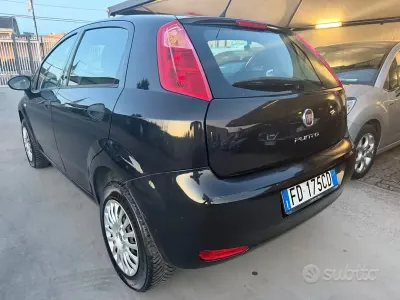 Usata Fiat Punto 70 CV (51 kW) 2016 Bluazzurro Utilitaria