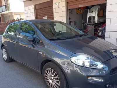 Usata Fiat Punto 69 CV (50 kW) 2017 Grigio Utilitaria