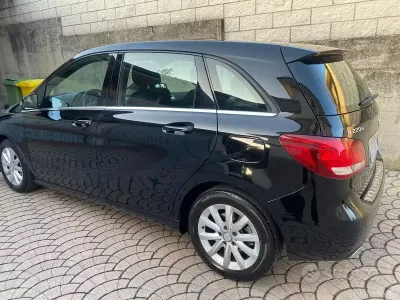 Usata Mercedes B180 Premium 109 CV (80 kW) 2017 Nero Utilitaria