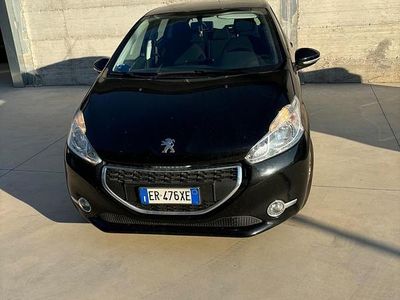 Usata Peugeot 208 Active 82 CV (60 kW) 2013 Nero Utilitaria