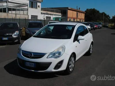 Usata Opel Corsa 86 CV (63 kW) 2012 Bianco Utilitaria