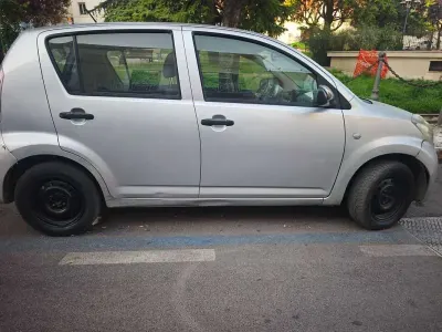 Usata Daihatsu Sirion 69 CV (50 kW) 2005 Grigio Utilitaria