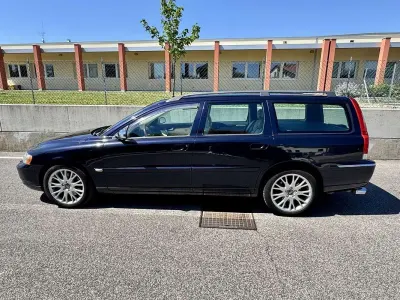 Usata Volvo V70 Momentum 163 CV (119 kW) 2005 Blu Station wagon