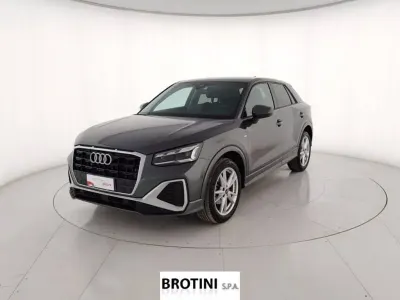 Usata Audi Q2 S-Line 150 CV (110 kW) 2025 Grigio metallizzato SUV