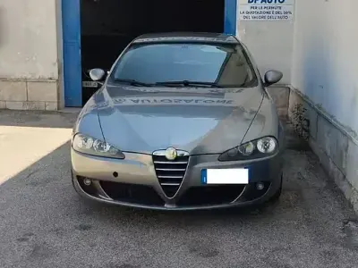 Usata Alfa Romeo 147 120 CV (88 kW) 2006 Grigio Utilitaria