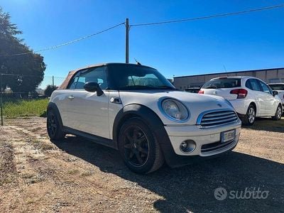 Usata Mini Cooper Cabriolet 119 CV (87 kW) 2009 Beige Cabrio